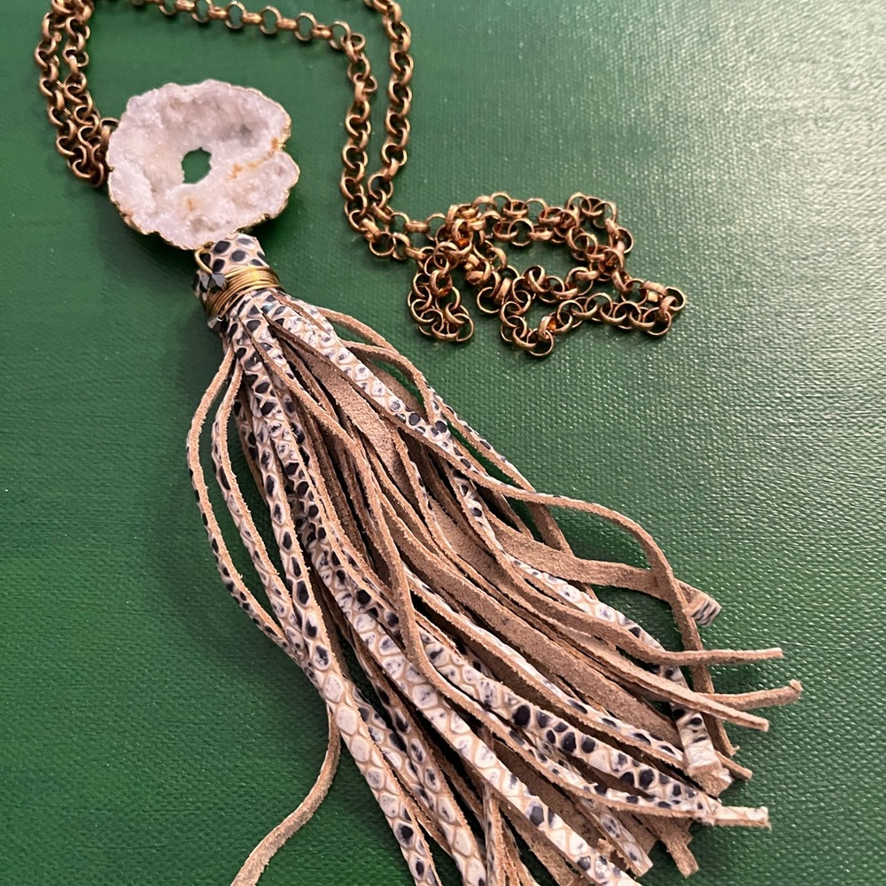 DRUSY NECKLACE WITH LEATHER TASSEL